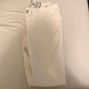 White skinny jeans